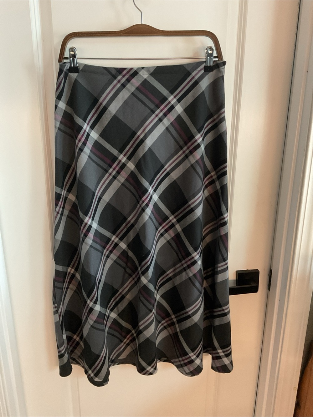 croft & barrow - Gray Plaid A-Line Skirt with Pink Accents - Ladies Size 8